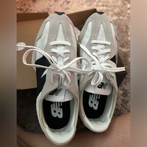 NEW BALANCE
Women's 327 Casual Sneakers